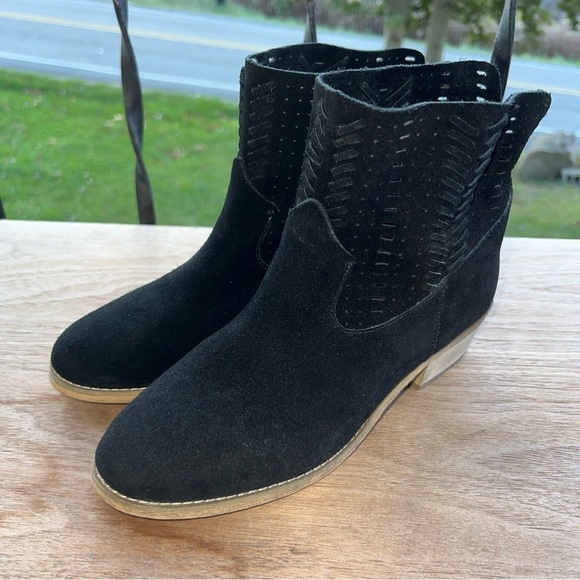 Coldwater Creek Walk With Me Black Suede Perforated Ankle Booties Women’s Sz 8M - Picture 2 of 11
